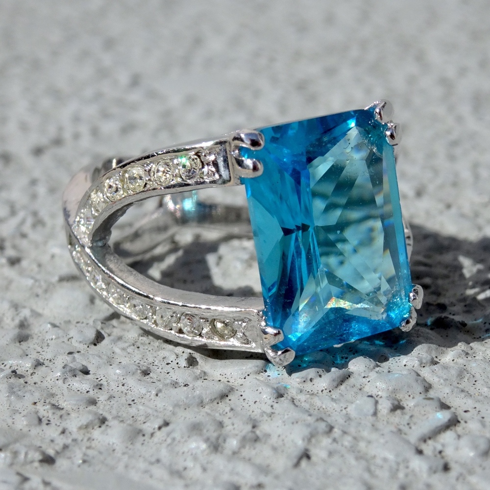 Big Light Aqua Turquoise Blue Glass Jewel Silver Tone Statement Ring Size 8 - Picture 7 of 8